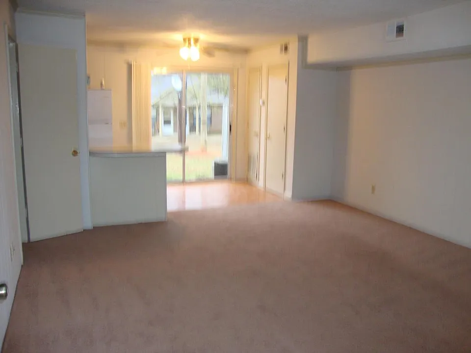 905 Comanchee Trl #905