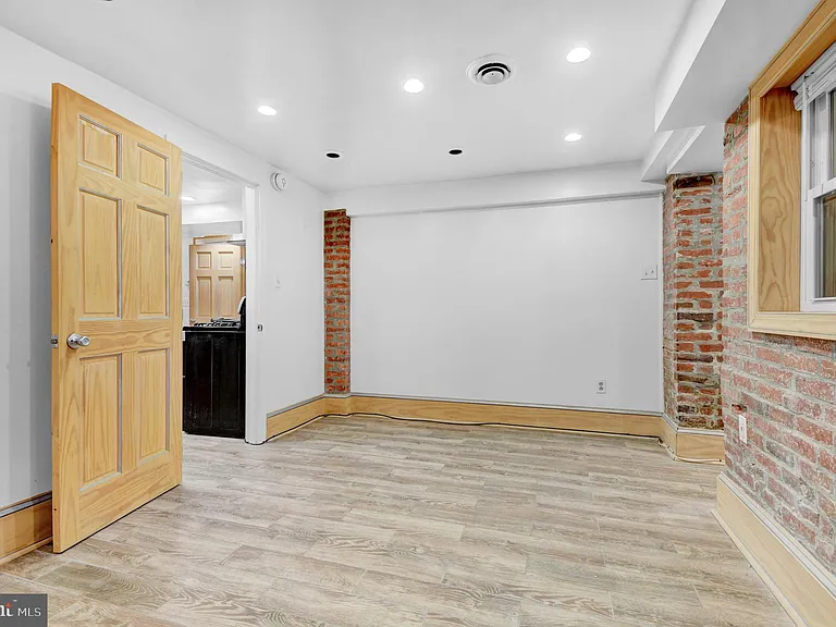 1118 Girard St NW #B — Photo 17