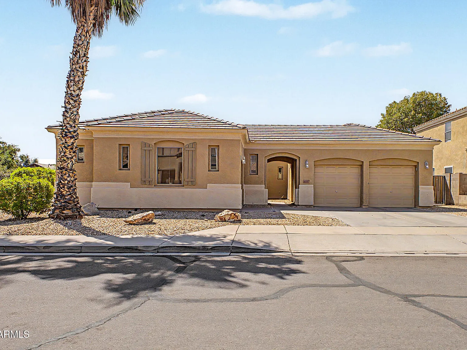 4 bed, 3.5 bath, 3060 sqft, $2,245 — Photo 2