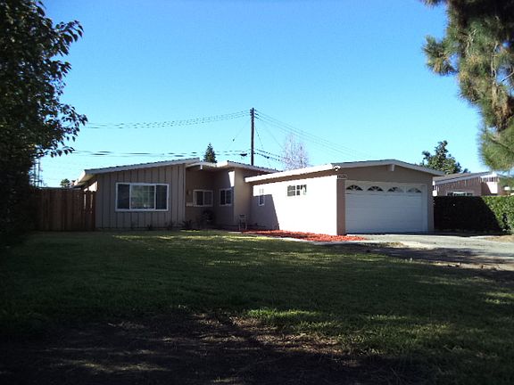3rd image of 14228 Las Vecinas Dr