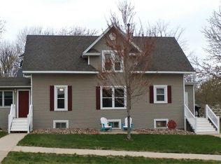 902 3rd Ave, Alton, IA 51003