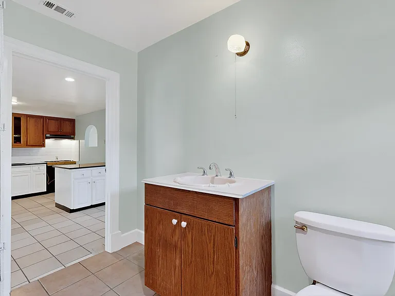 409 Dewitt St — Photo 12