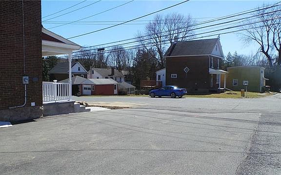 3rd image of 2515 Burrowes St