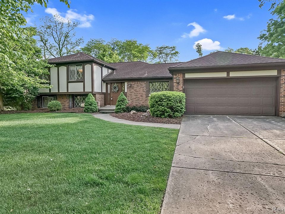 1st image of 10117 Creekwood Cir