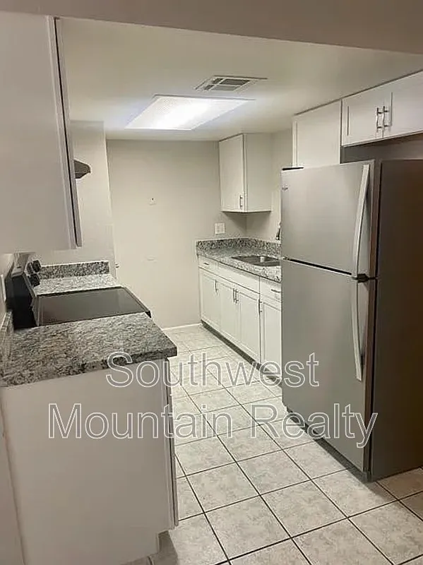 1 bed, 1.0 bath, 805 sqft, $895 — Photo 2