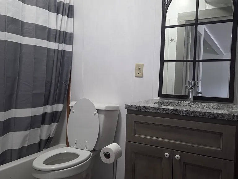 821 W Madison St — Photo 9
