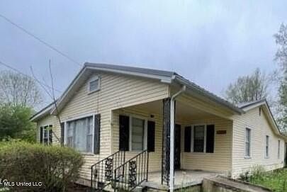 5th image of 407 1/2 Armstrong St