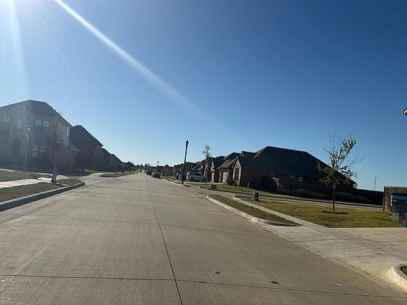 5th image of 1601 Madeline Ln