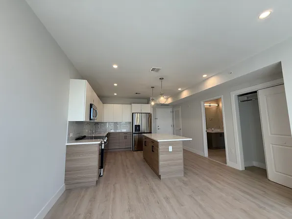 24 Brooks Street image 8 of 16