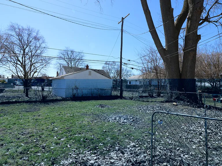 1534 E George Ave — Photo 2