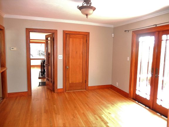 4th image of 2202 32nd St
