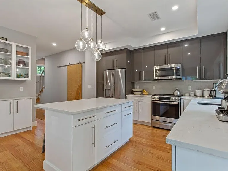107 Fairmont St #A — Photo 2