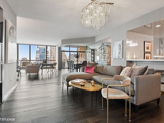 5th image of 21 E Huron St APT 3705