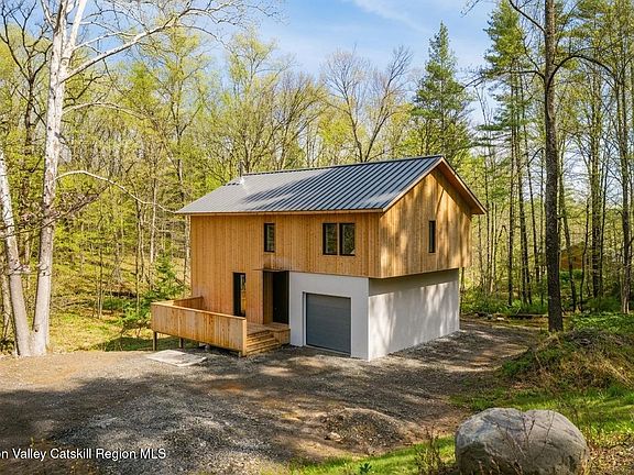 4th image of 332 Mohonk Road