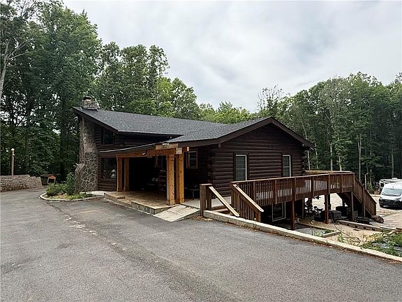 3rd image of 2426 E Maddox Rd