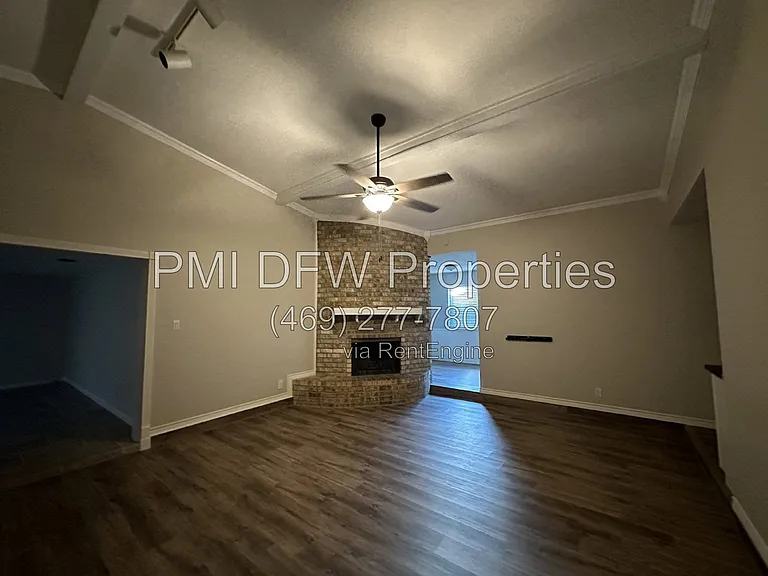 2120 Blossom Ln — Photo 10