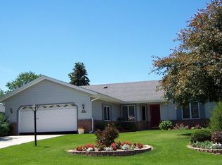 W162N10505 Auburn Ln, Germantown, WI 53022