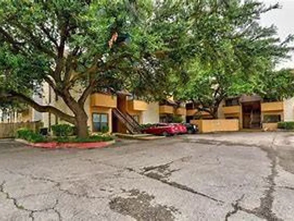 2714 Nueces St #107