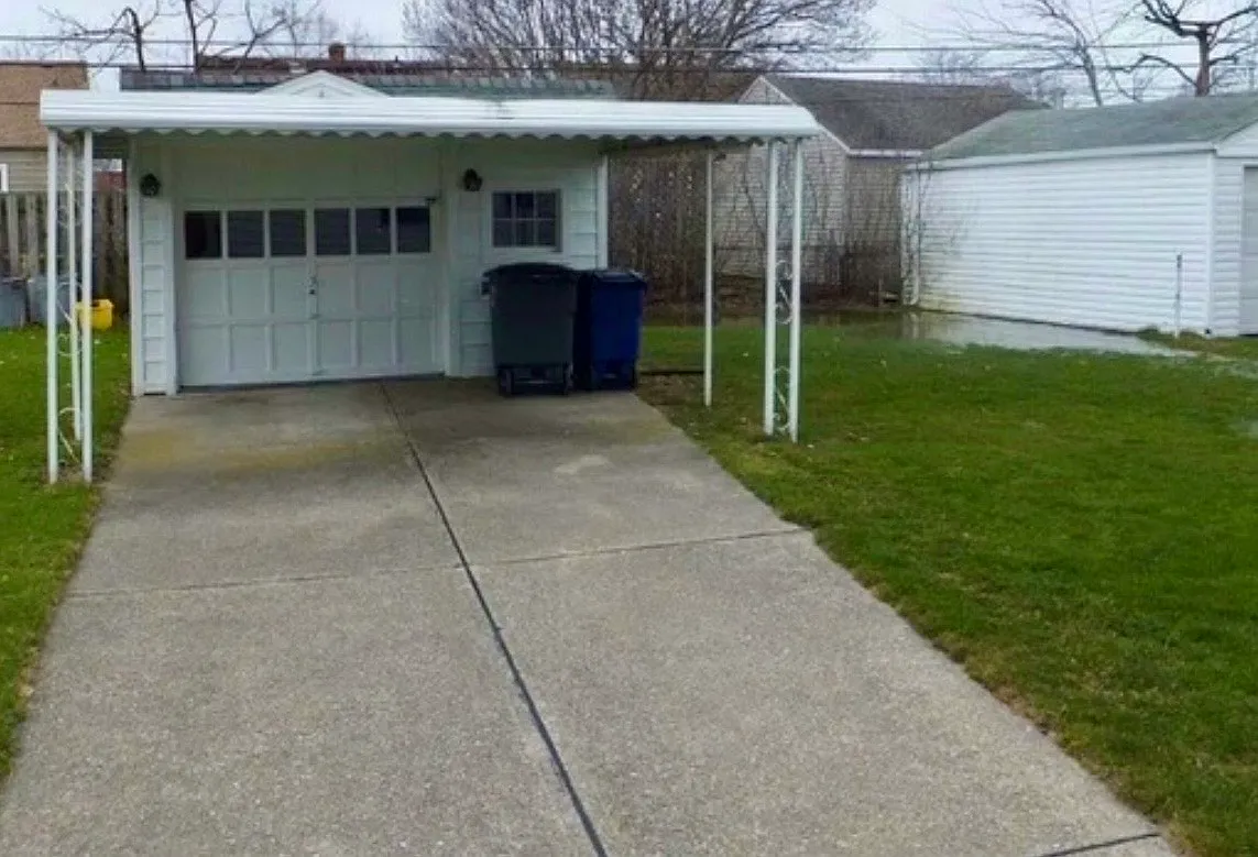 3 bed, 1131 sqft, $1,650 — Photo 2