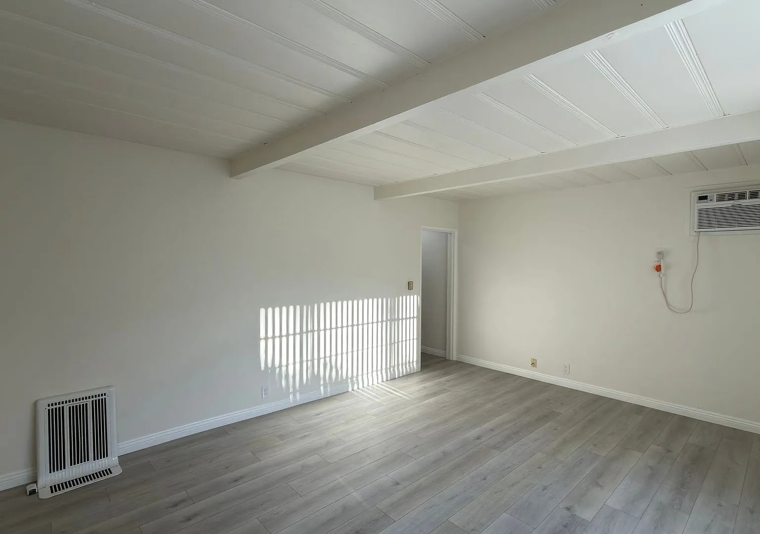 1120Vill — Photo 2