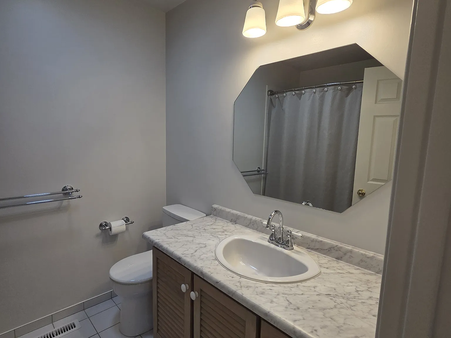 4245 85 Street — Photo 3