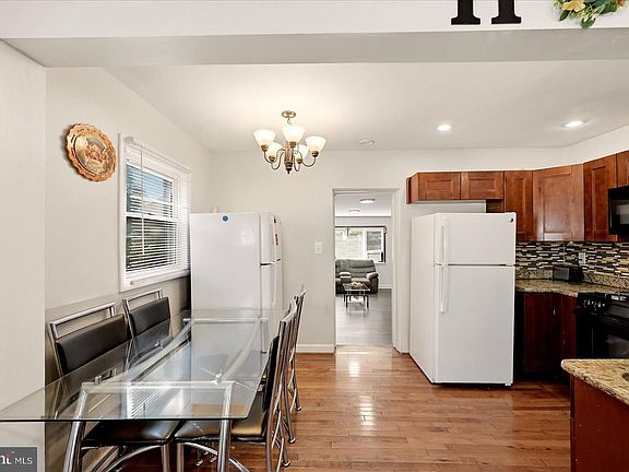4th image of 1709 Langley Way
