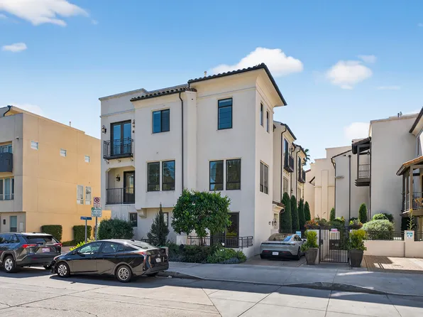 10726 W Bloomfield St, North Hollywood, CA 91602