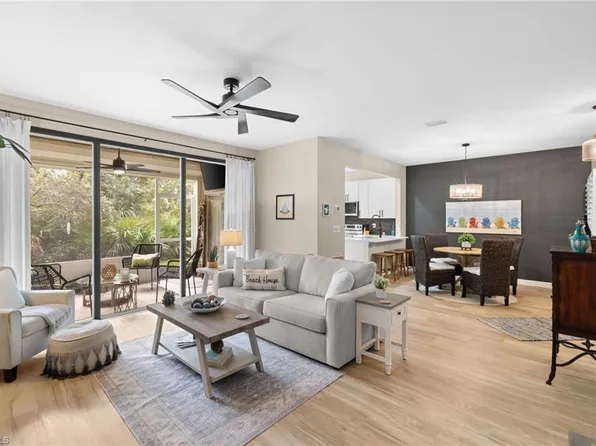 327 Emerald Bay CIR #W6, NAPLES, FL 34110