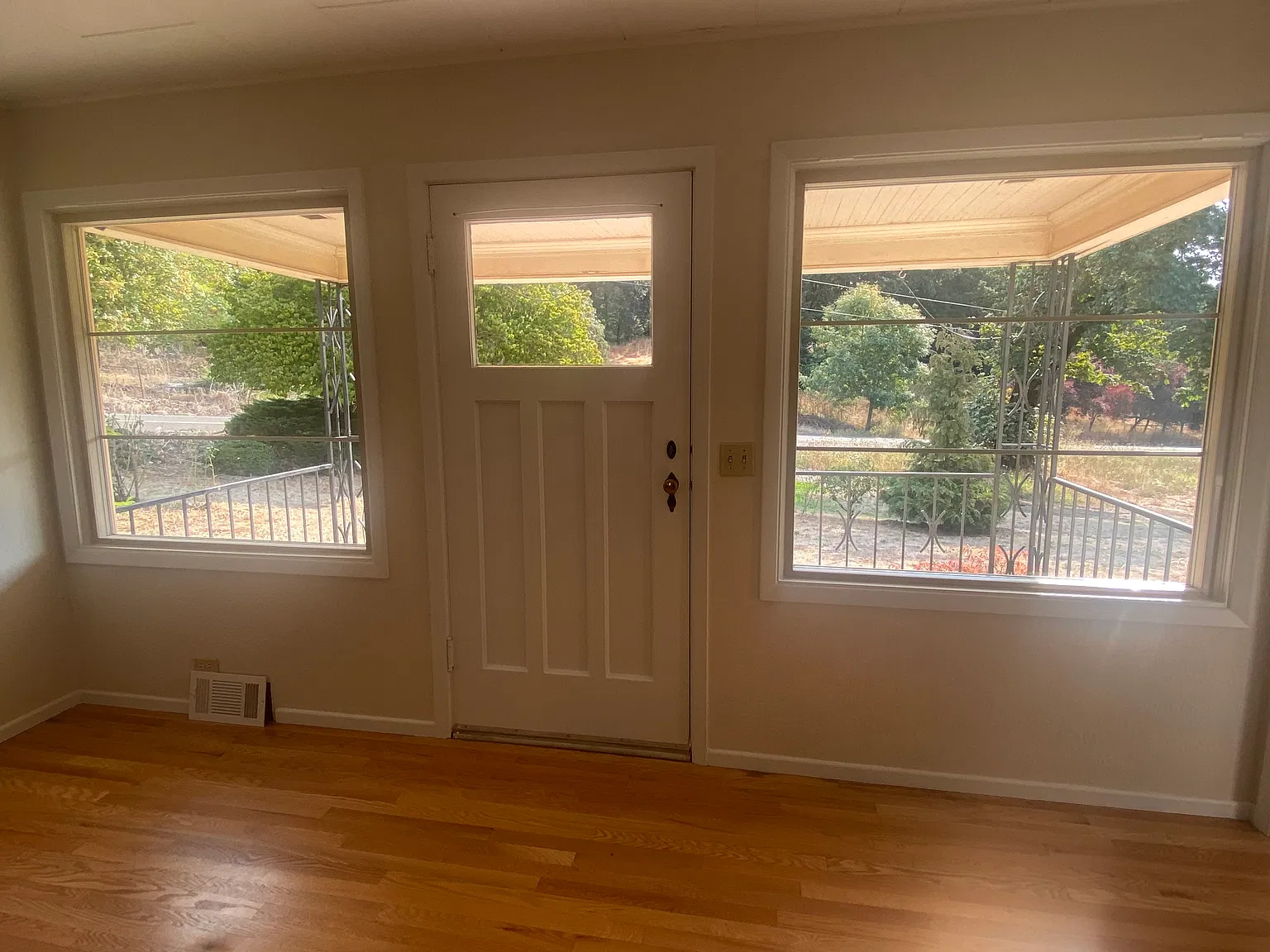 3 bed, 1282 sqft, $2,000 — Photo 3