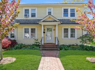 204 Hewlett Ave, Merrick, NY 11566