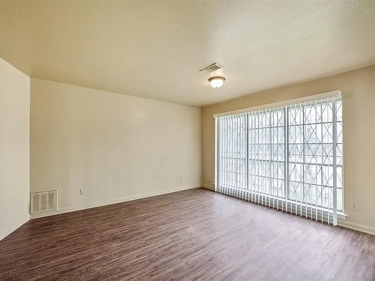 5503 S Acres Dr — Photo 5