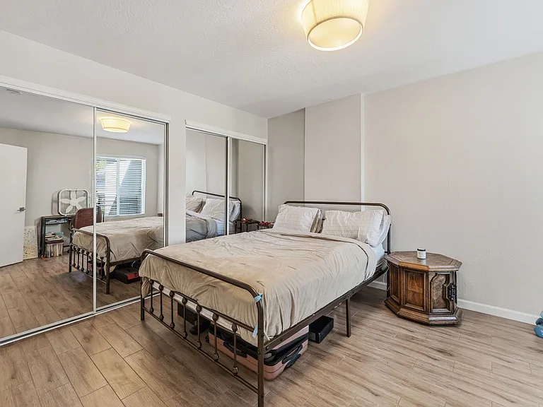 2524 T St #16 — Photo 16