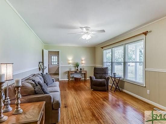 4th image of 807 E Barnard St