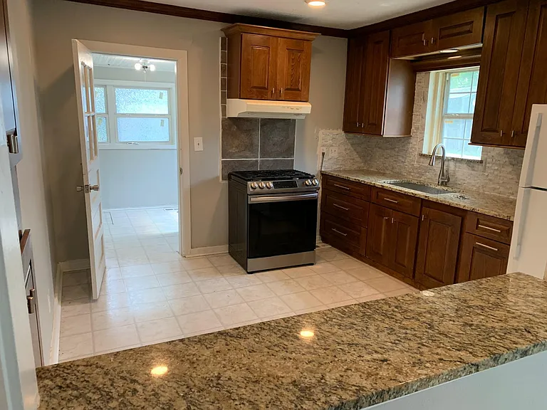 2616 E Admiral Blvd — Photo 2
