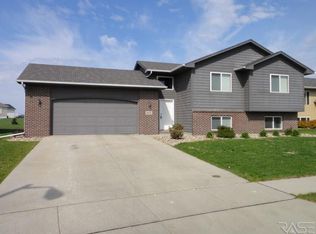 5628 S Mandy Ct, Sioux Falls, SD 57106