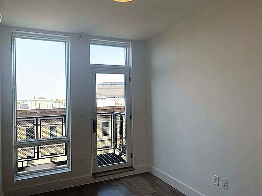 4th image of 1054 Dean St #3D