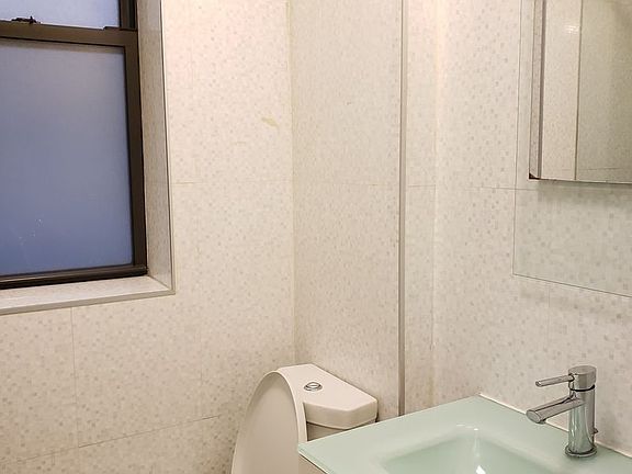 5th image of 246 W 106th St #4B