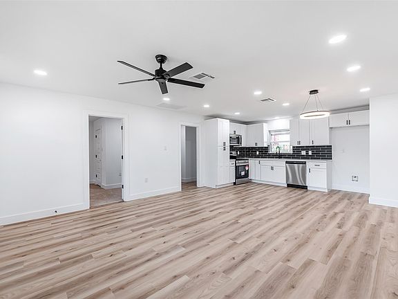 4th image of 8658 Sonneville Dr