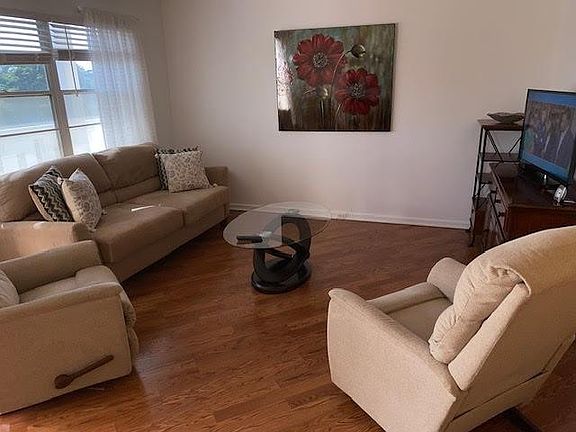 3rd image of 3035 Cambridge B #3035