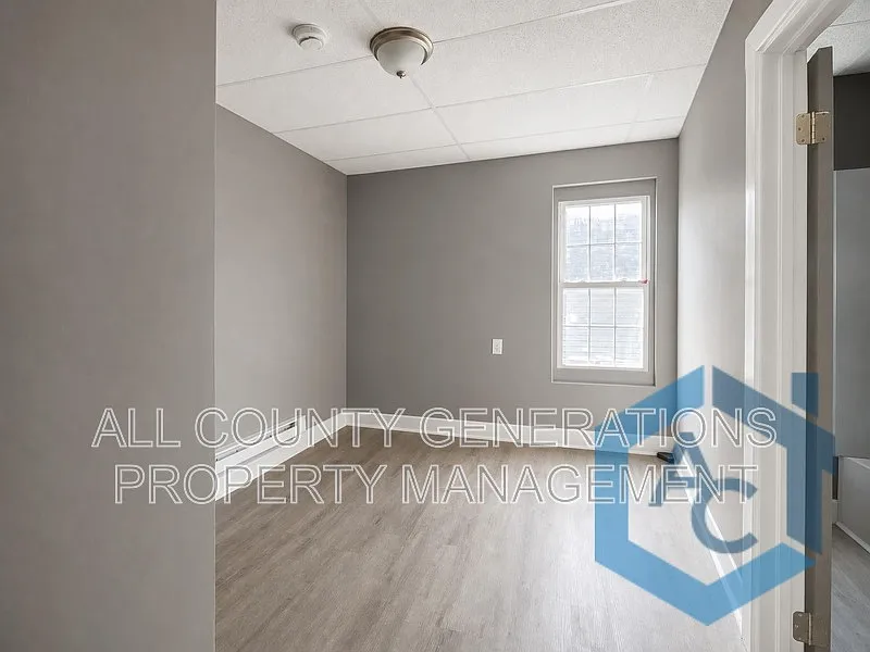 2 bed, 1.0 bath, $1,000 — Photo 4