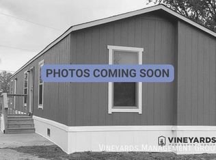 1841 NE Burgess Ct, Topeka, KS 66608