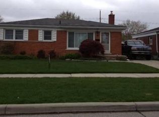 24713 Harmon St, Saint Clair Shores, MI 48080