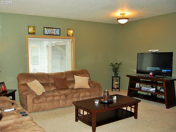 3rd image of 16616 NE 25th St