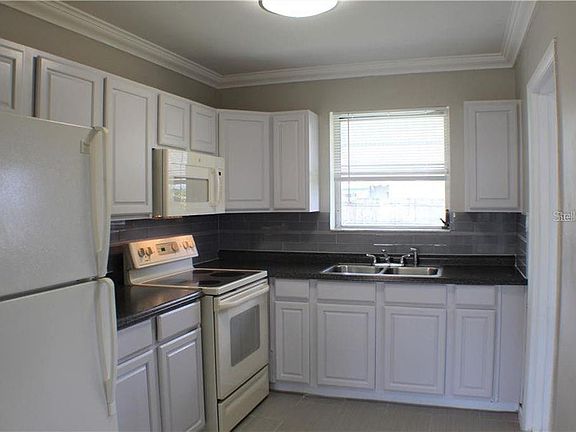 3rd image of 4381 Grobe St