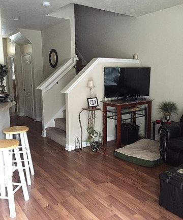 3rd image of 1554 W Kingsbury Ln