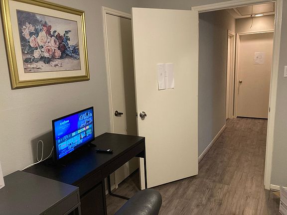 5th image of 2734 Colony Dr