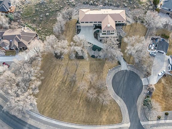 2nd image of 665 Lincoln Ct