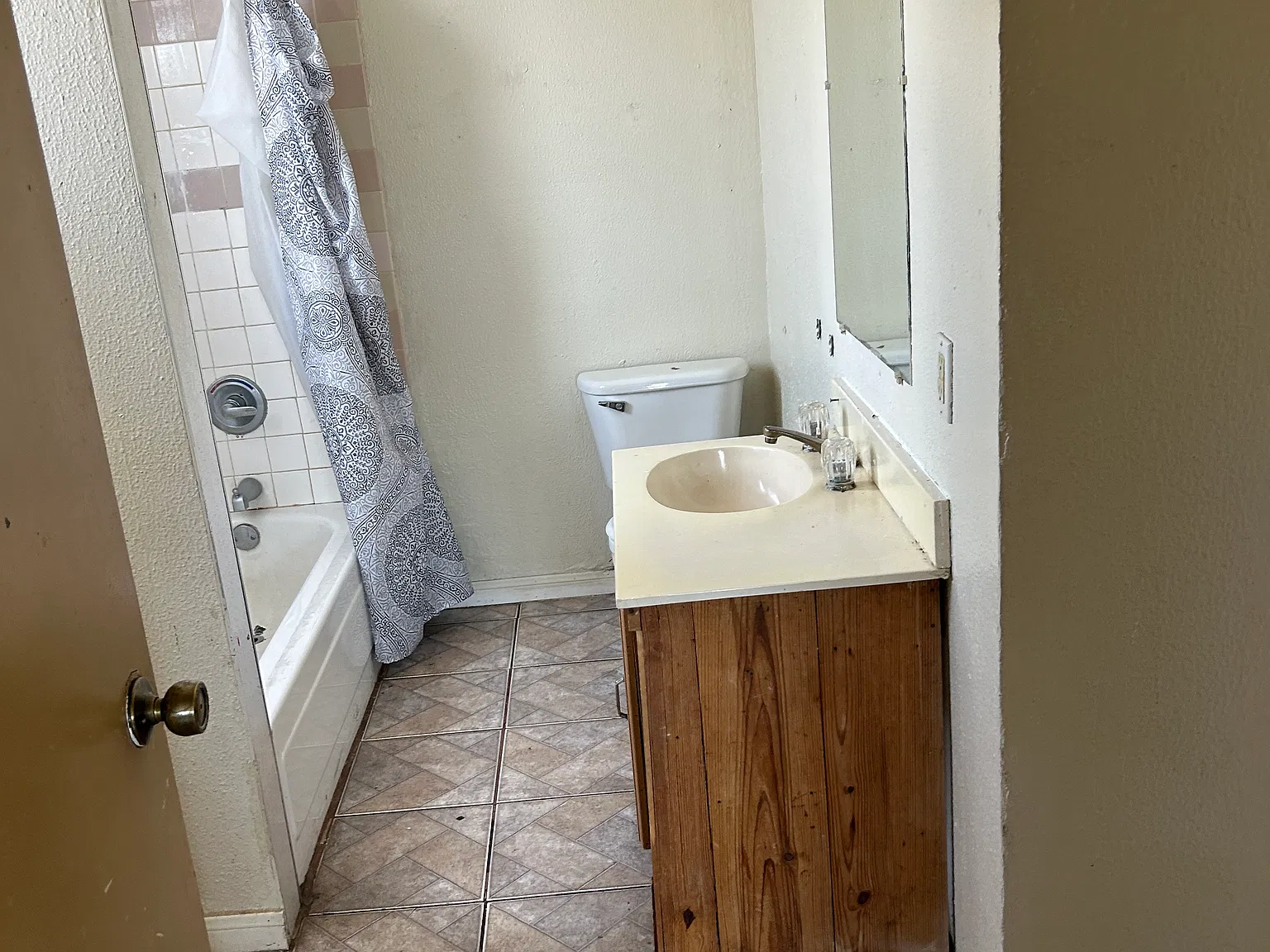 2 bed, 1.5 bath, 900 sqft, $1,250 — Photo 4