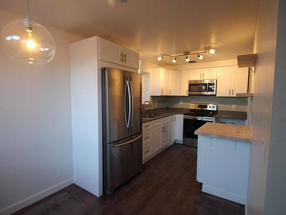 3rd image of 1035 E Atkin Ave