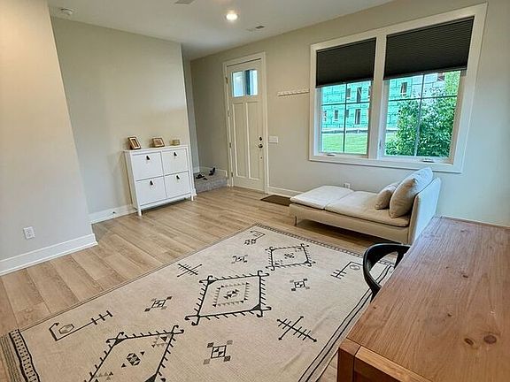 3rd image of 194 Mariners Cove St
